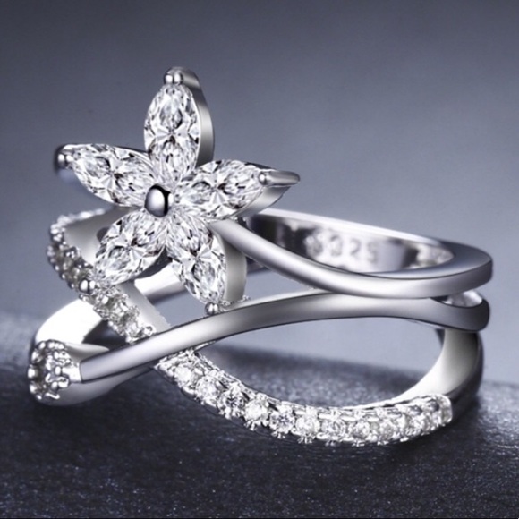 CZ Crystals Silver Ring 💍 New Size 8 - Picture 5 of 5